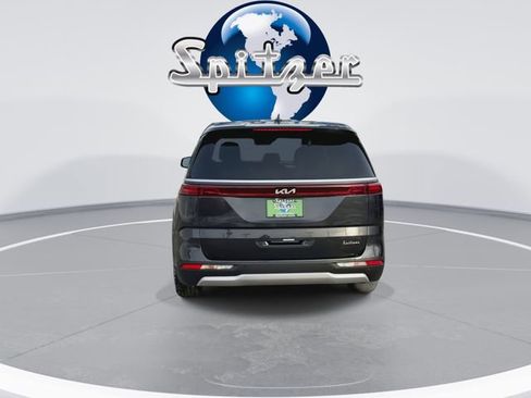 Used 2023 Kia Carnival EX image 8