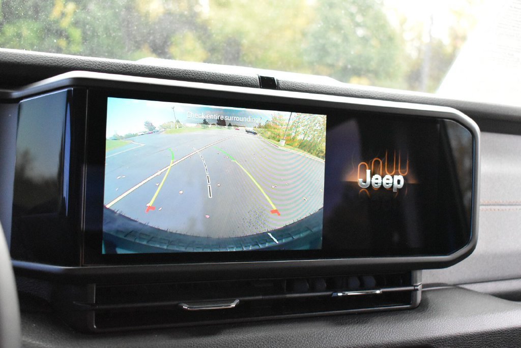 Used 2025 Jeep Wrangler Sport AWD/4WD image 25
