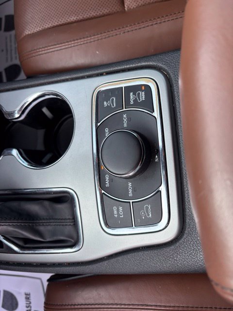 Used 2020 Jeep Grand Cherokee Overland AWD/4WD image 17