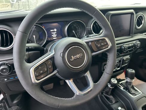 Used 2023 Jeep Wrangler Sahara image 30