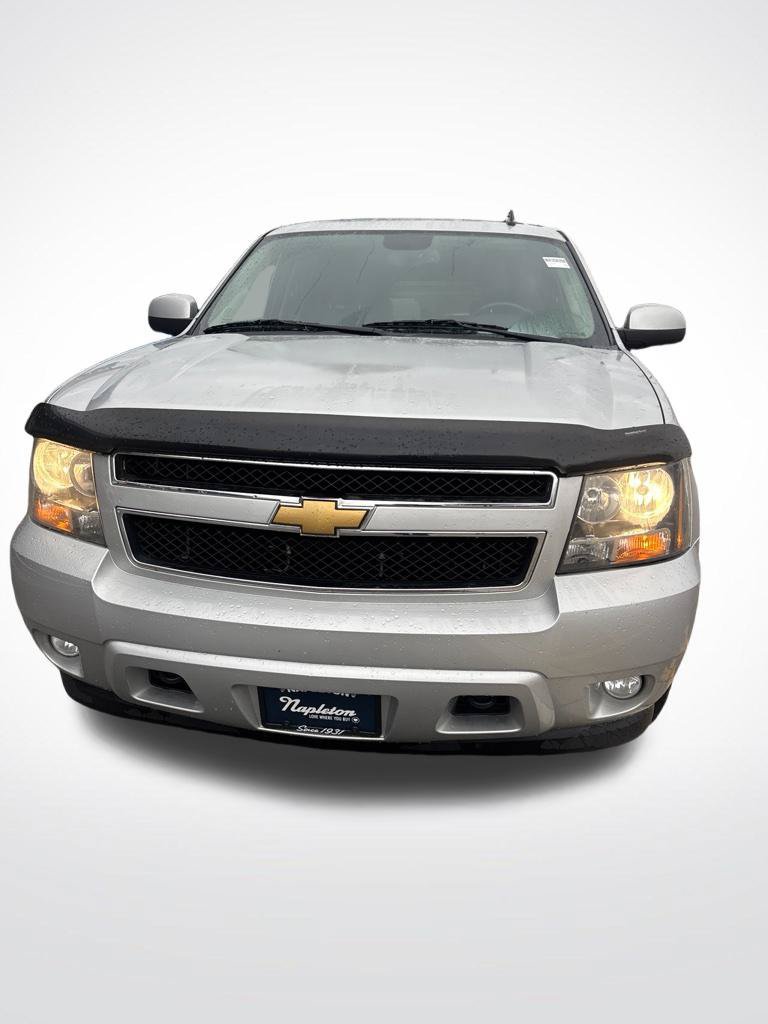 Used 2010 Chevrolet Suburban LT w/ Luxury Package AWD/4WD image 3