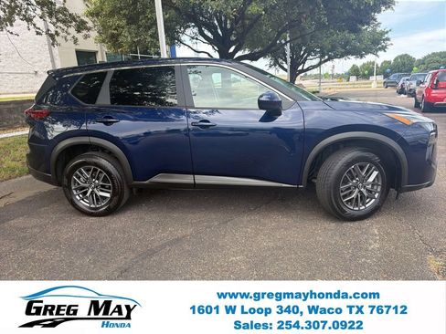 Used 2026 Nissan Rogue SV AWD/4WD image 2