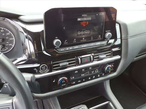 Used 2024 Nissan Pathfinder SV image 22