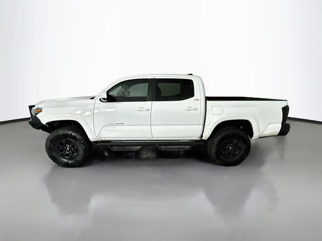 Used 2021 Toyota Tacoma SR5 RWD image 4