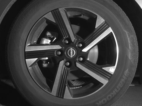 Used 2025 Nissan Sentra SV FWD image 12