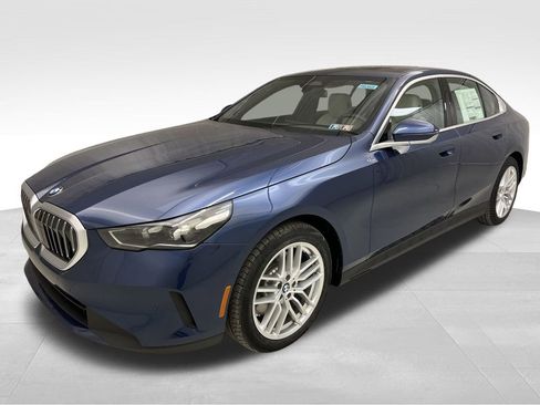 New 2024 BMW 530i xDrive w/ Convenience Package AWD/4WD image 5