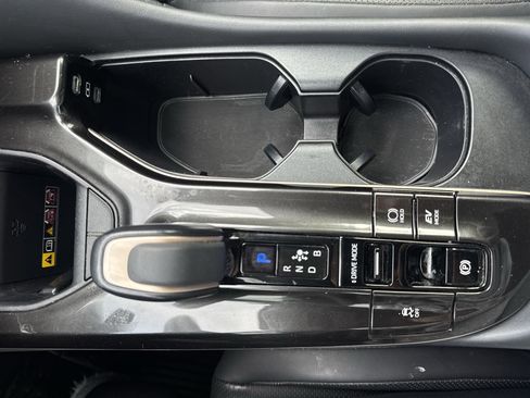 Used 2024 Toyota Crown AWD/4WD image 19
