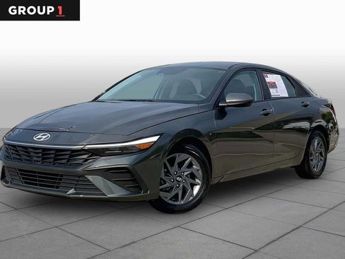 Used 2024 Hyundai Elantra SEL FWD image 1