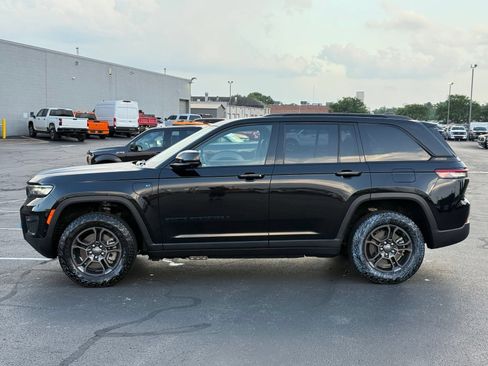 Used 2024 Jeep Grand Cherokee Trailhawk w/ Advanced Protech Group II AWD/4WD image 7