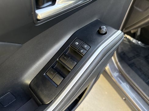 Used 2021 Toyota Highlander XLE image 15