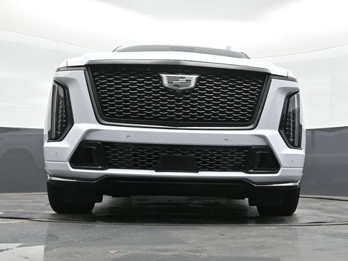 Used 2026 Cadillac Escalade V w/ LPO, ONYX Package AWD/4WD image 33