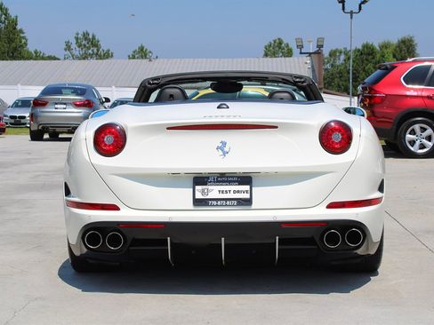 Used 2017 Ferrari California T image 10
