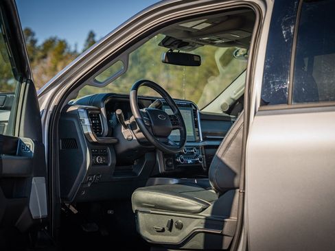 Certified 2024 Ford F250 Lariat w/ Black Appearance Package image 21