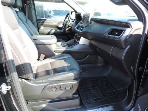 Used 2021 Chevrolet Tahoe Z71 w/ Rear Media and Nav Package image 16