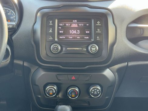 Used 2019 Jeep Renegade Sport image 30