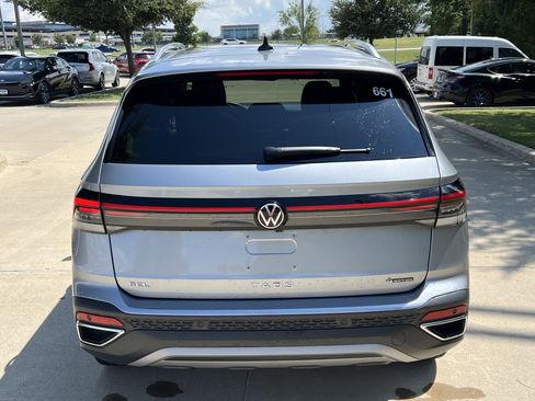 Certified 2025 Volkswagen Taos SEL image 9