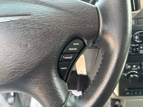 Used 2005 Chrysler Town & Country Touring FWD image 15