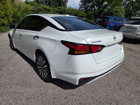 Used 2024 Nissan Altima 2.5 SV AWD/4WD image 6