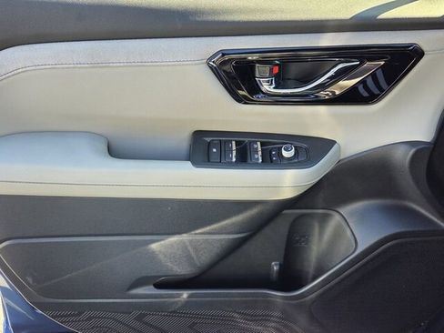 Used 2025 Subaru Forester Limited image 31