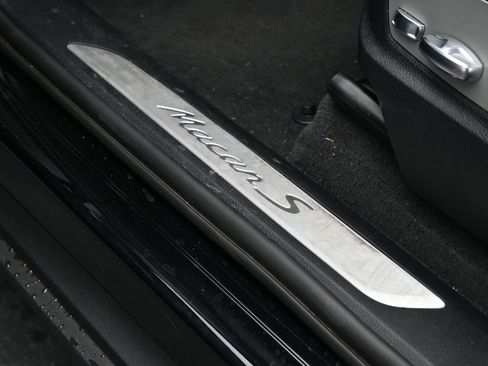 Certified 2024 Porsche Macan S w/ Premium Plus Package image 14