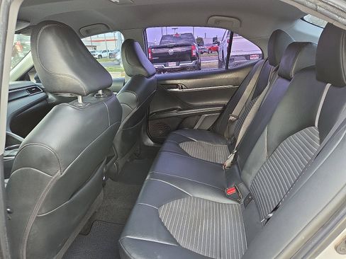 Used 2023 Toyota Camry SE image 9