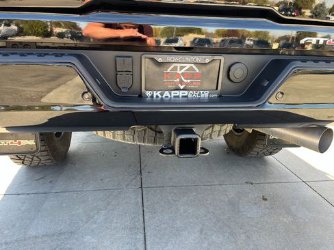 Used 2025 GMC Sierra 2500 AT4X image 31