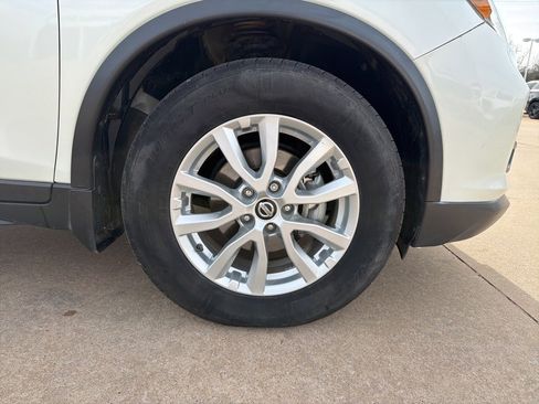 Used 2018 Nissan Rogue SV image 14