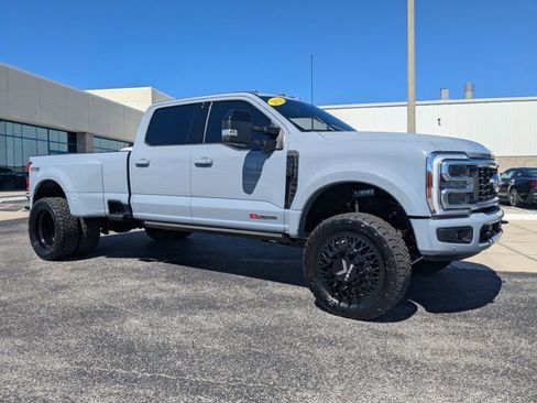 Used 2026 Ford F450 Platinum w/ FX4 Off-Road Package image 3