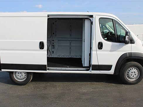 Used 2024 RAM ProMaster 2500 FWD image 7
