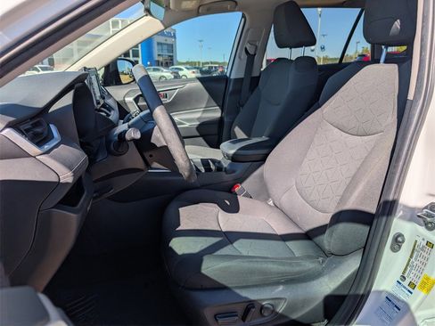 Used 2021 Toyota RAV4 XLE image 11