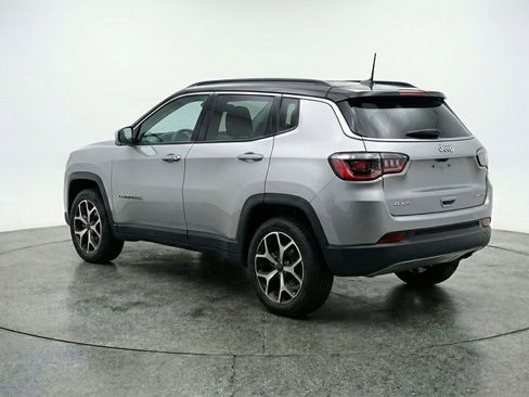 Used 2025 Jeep Compass Limited image 6