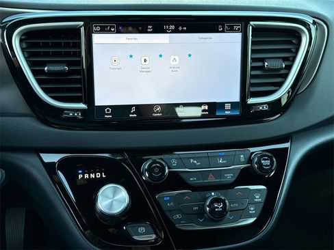 New 2025 Chrysler Voyager LX image 29