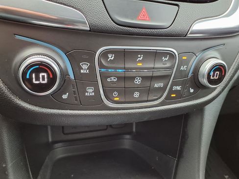 Used 2019 Chevrolet Equinox LT FWD image 6