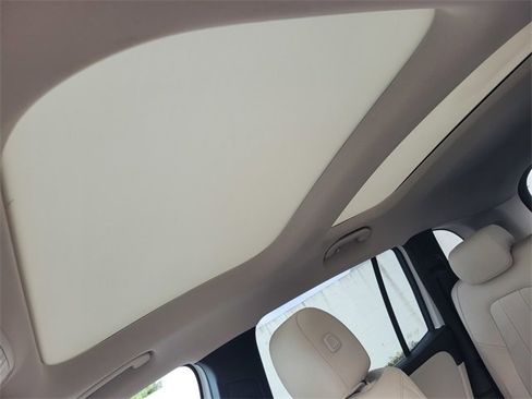 Used 2021 Mercedes-Benz GLB 250 4MATIC image 21