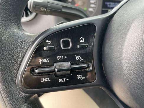 Used 2019 Mercedes-Benz Sprinter 1500 image 34