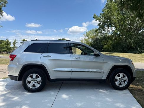 Used 2011 Jeep Grand Cherokee Laredo AWD/4WD image 6