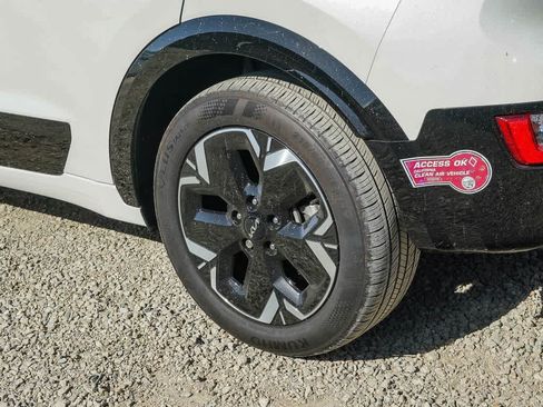 Used 2024 Kia Niro Wind FWD image 16