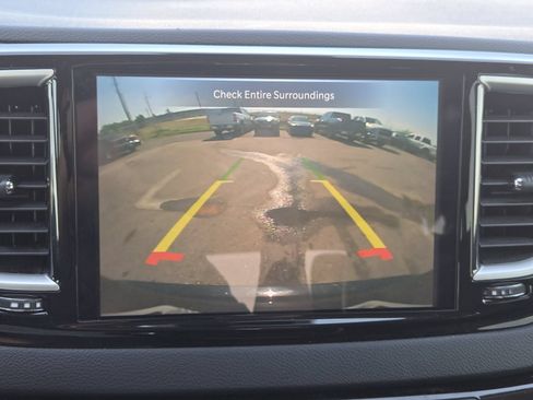 Used 2023 Chrysler Pacifica Touring-L FWD image 21