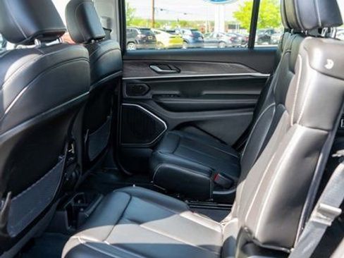 Used 2022 Jeep Grand Cherokee L Limited AWD/4WD image 12