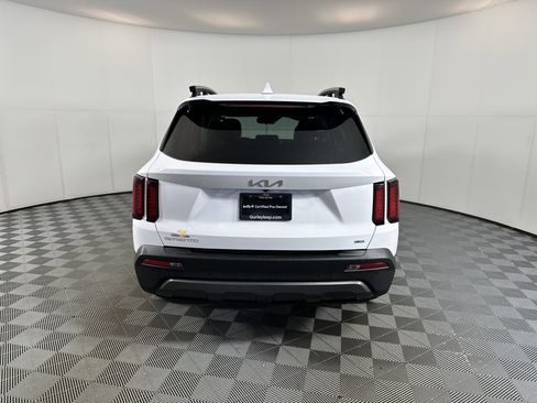 Certified 2023 Kia Sorento S w/ Panoramic Sunroof Package image 9