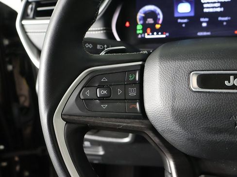 Used 2022 Jeep Grand Cherokee Limited image 42