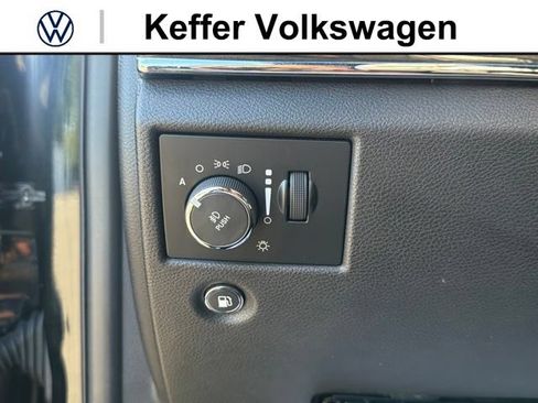 Used 2017 Jeep Grand Cherokee Overland w/ Jeep Active Safety Group AWD/4WD image 16