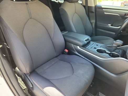 Used 2022 Toyota Highlander L AWD/4WD image 15