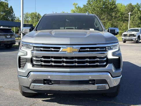 Used 2025 Chevrolet Silverado 1500 LTZ w/ LTZ Premium Package image 3