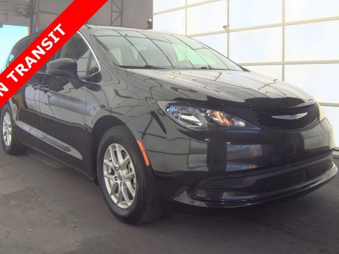 Used 2024 Chrysler Voyager LX FWD image 3