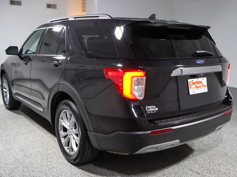 Used 2020 Ford Explorer XLT w/ Equipment Group 202A AWD/4WD image 9