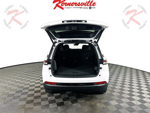 New 2025 Jeep Grand Cherokee Limited w/ Black Appearance Package image 16