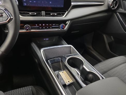 Used 2025 Chevrolet Equinox LT image 60