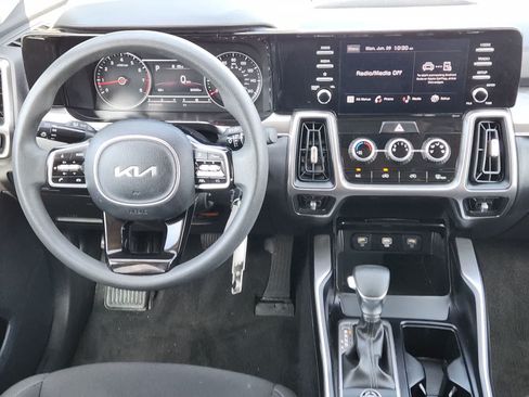 Certified 2023 Kia Sorento LX FWD image 24