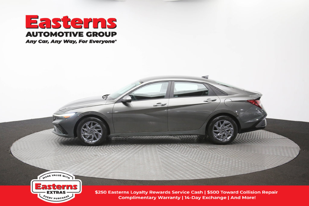 Used 2024 Hyundai Elantra SEL FWD image 59